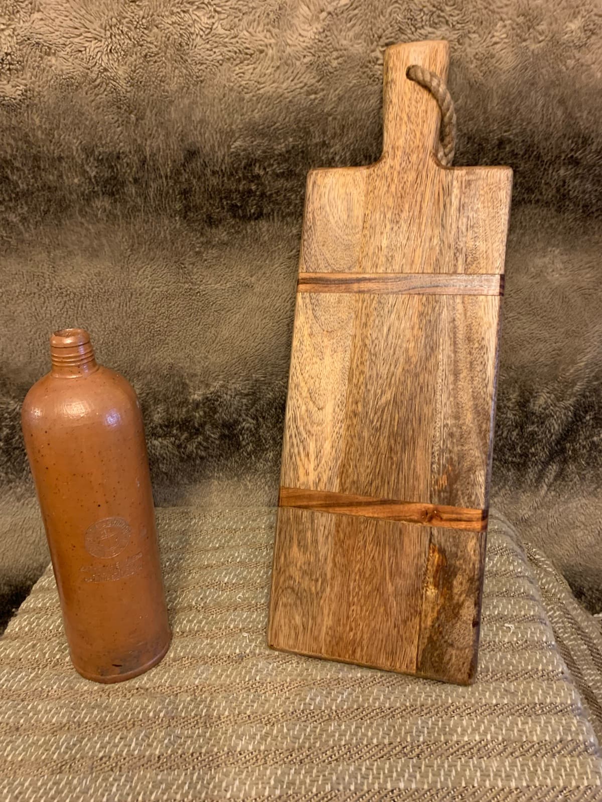 Wooden Chopping/Serving Board with Handle