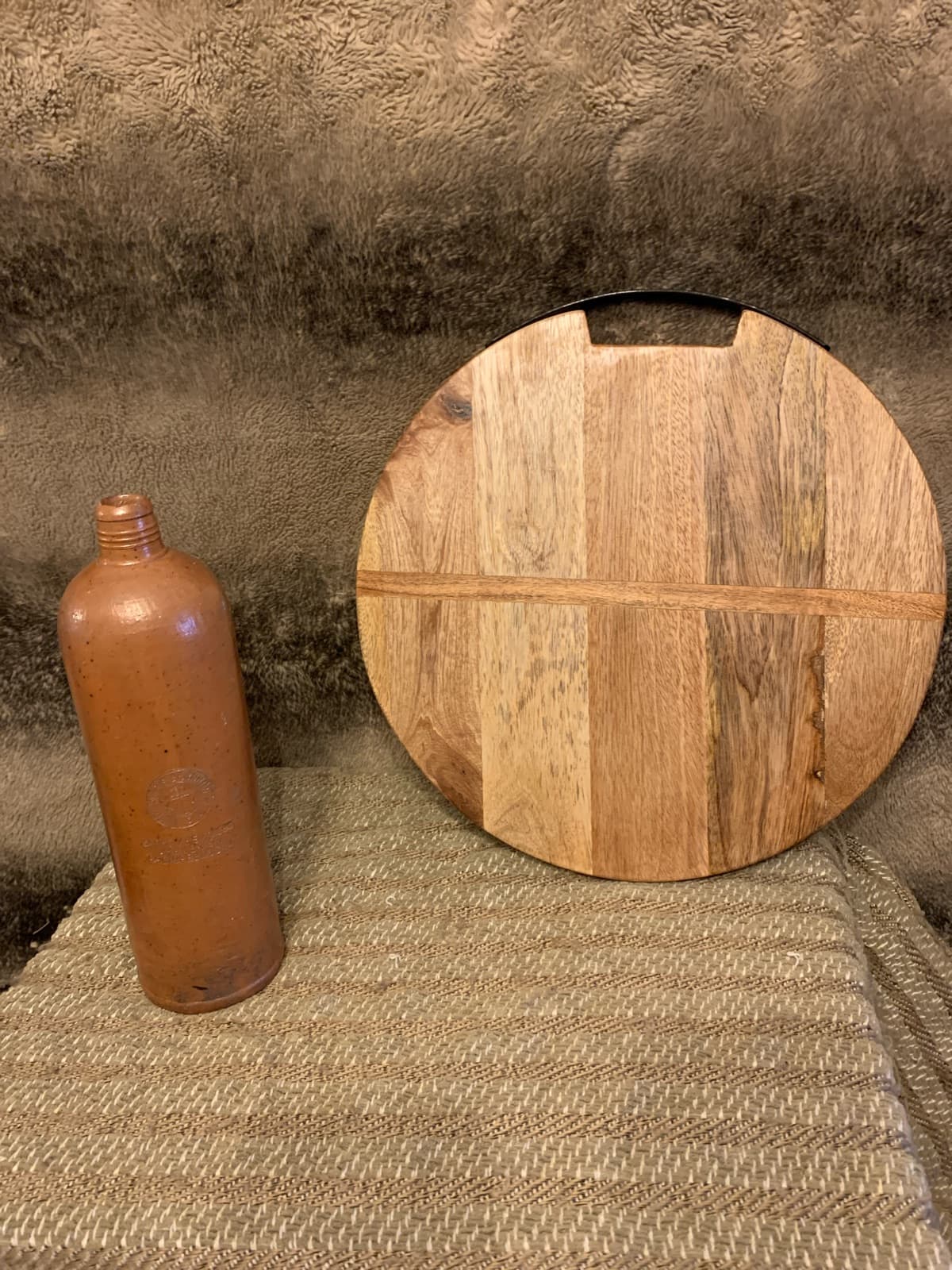 Round Mango Chopping Board with Metal Handle